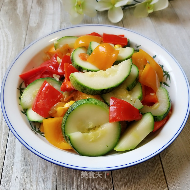 Stir-fried Zucchini Melon with Dried Shrimps and Colored Pepper recipe
