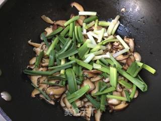 Stir-fried Shiitake Mushrooms with Garlic recipe