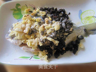 Steamed Sea Fish with Garlic Black Tempeh recipe