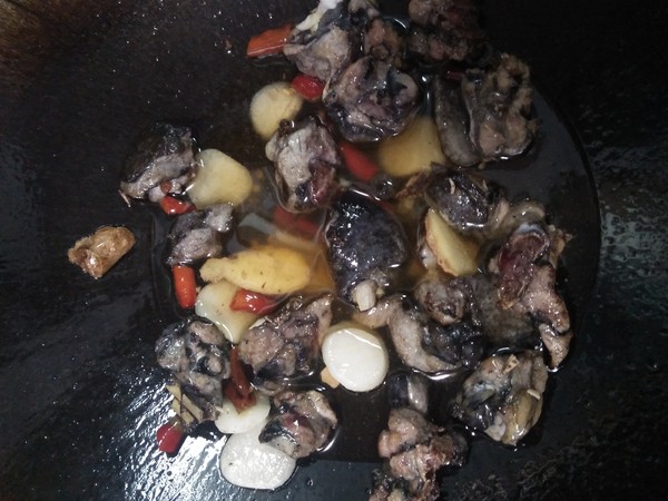 Braised Black-boiled Chicken with Taro recipe
