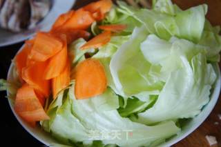 Stir-fried Green Cabbage with Heart-protecting Pork recipe