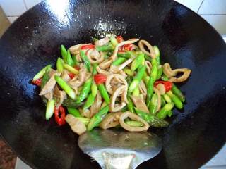 Stir-fried Beef Intestines with Asparagus recipe