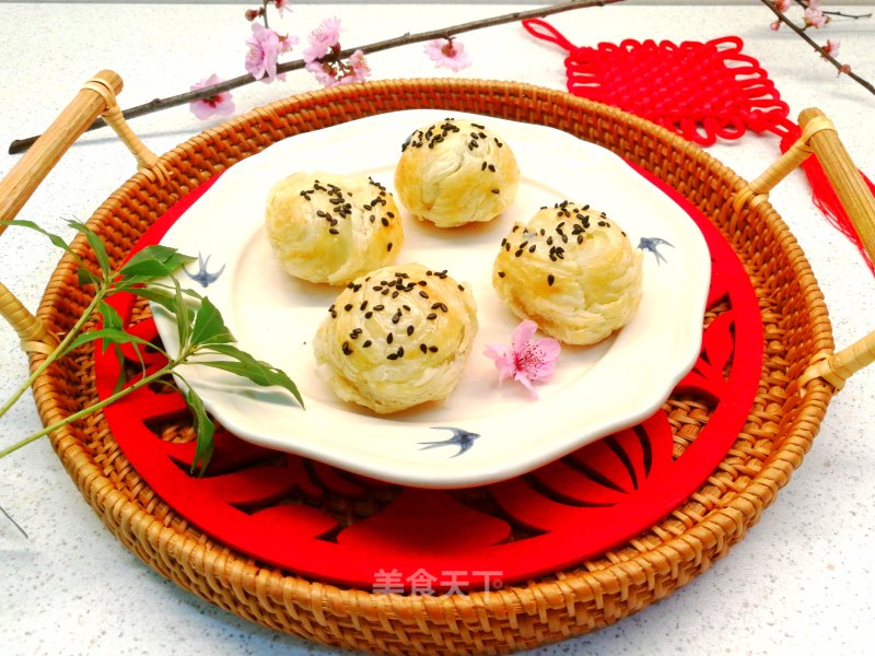 Yuanxiao Glutinous Rice Balls are Innovative, A Sounding Glutinous Rice Balls, Baked Glutinous Rice Balls with Egg Tart Crust