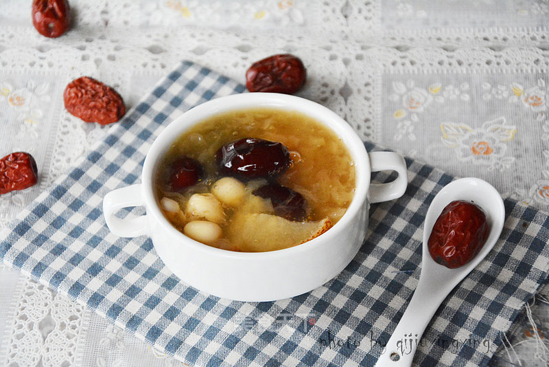 Sydney Lotus Seed and White Fungus Soup recipe