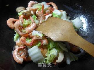 Stir-fried Sea Prawns with Mushrooms and Cabbage recipe
