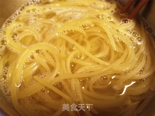 Spaghetti with Tomatoes and Basil recipe