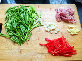 Stir-fried Pork with Garlic Moss recipe