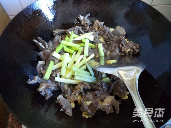 Fried Chicken Gizzards with Snow Peas recipe