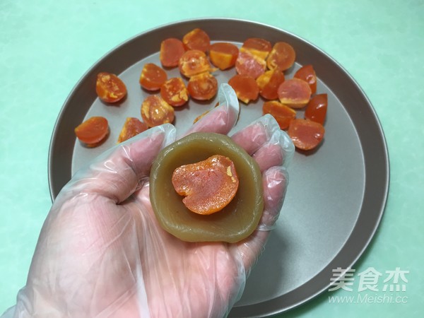 Mooncake with Lotus Seed Paste and Salted Egg Yolk (cantonese Style) recipe