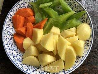 Stewed Pork Trotters with Three Vegetables recipe