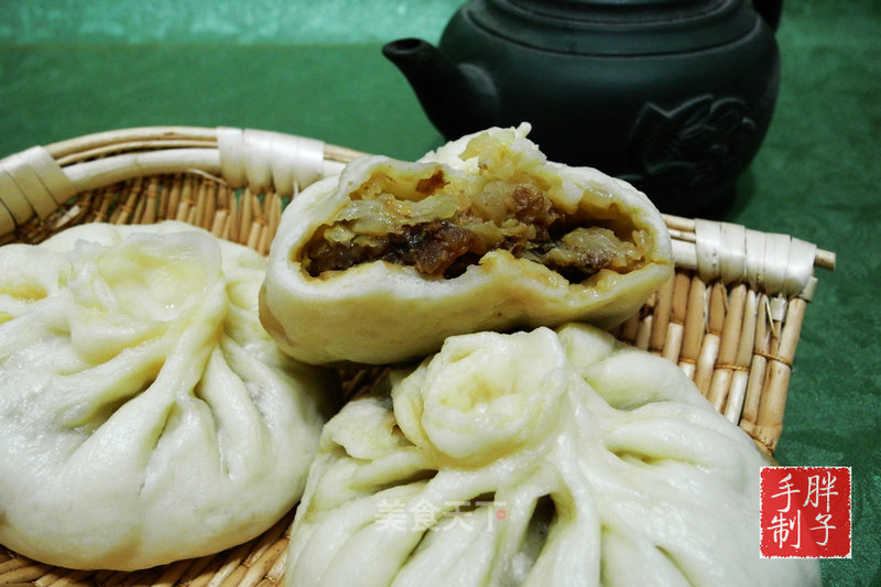 Pork Buns with Cabbage and Sea Rice recipe