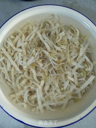 Stir-fried Bean Sprouts with Dried Tofu recipe