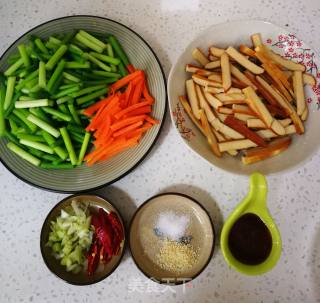 Stir-fried Spiced Dried Beans with Garlic Moss recipe