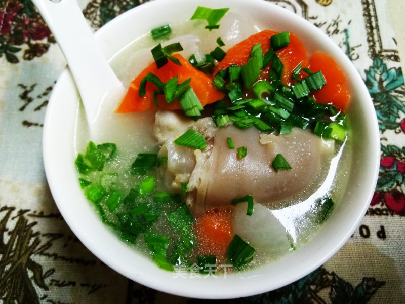 Radish Stewed Lamb's Feet Soup recipe