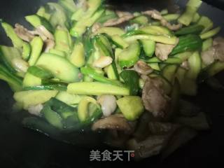 Stir-fried Pork with Fruit and Cucumber recipe