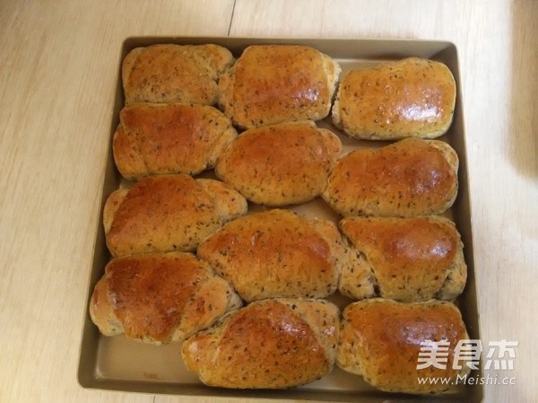 Black Sesame Bread Roll recipe