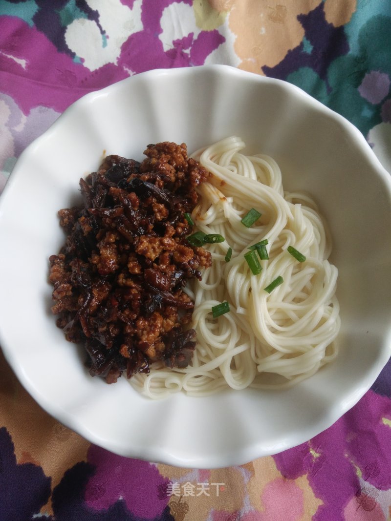 Matsutake Meat Sauce Noodles recipe