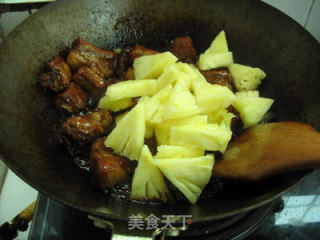 [cantonese Cuisine] The Most Photographed Fruit in The Dish [pineapple Ribs Boat] recipe