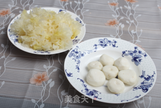 Make It in A Boiling Pot from The Fire---horseshoe Snow Pear and Tremella Soup (go to The Fire) recipe