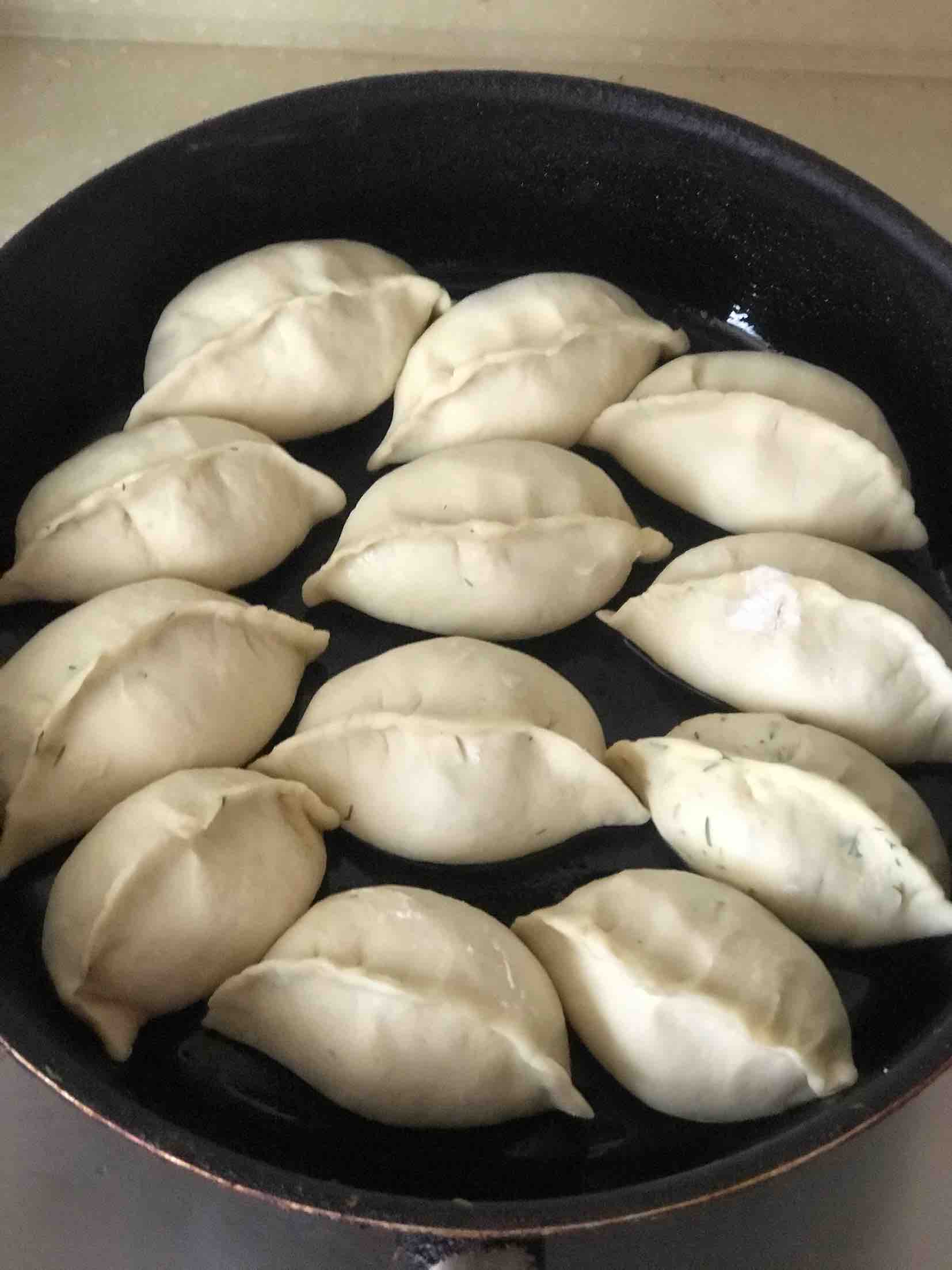 Fresh, Fragrant, Savory Ice Crystal Fennel Fried Pork Bun recipe