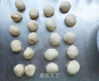 Stuffed Meat Mooncakes recipe