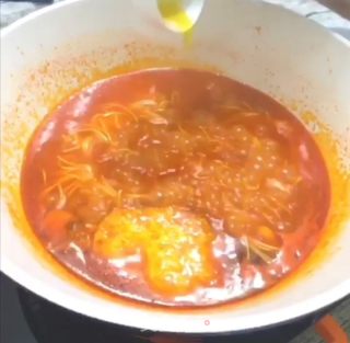 Hongguo Family Recipe: Fried Egg Noodles with Tomato Sauce recipe