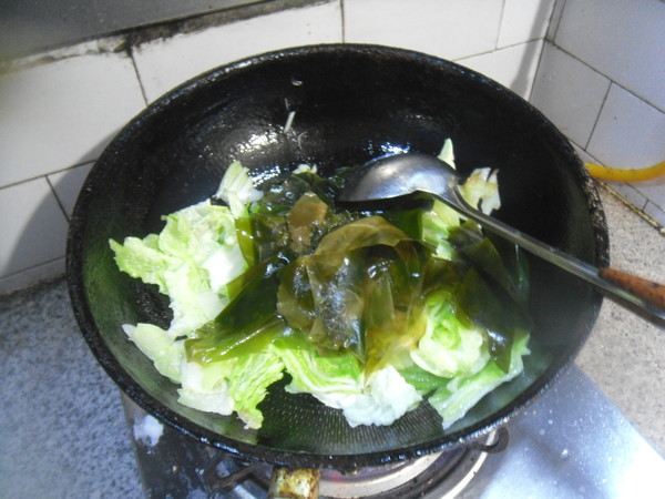 Braised Kelp with Cabbage Leaves recipe