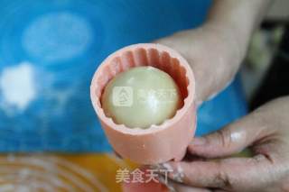 Cantonese Egg Yolk Mooncake recipe