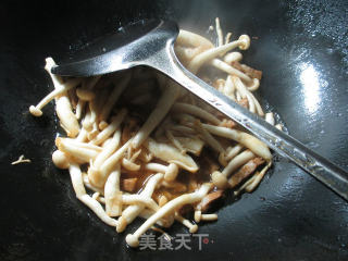 #trust of Beauty# Stir-fried White Jade Mushroom with Pork Belly and Leek Sprouts recipe