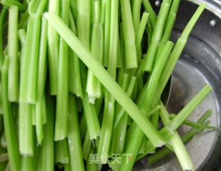 Homemade Small Cold Dish-celery Mixed with Peanuts recipe