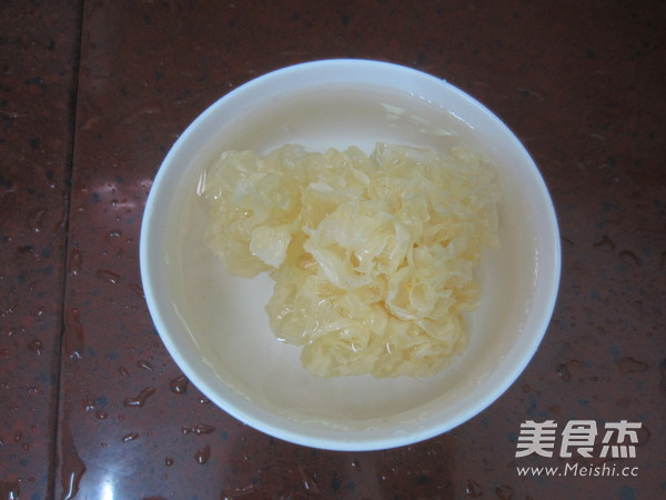 Gange Snow Fungus Red Date Syrup recipe