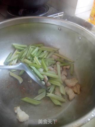 Celery Stir-fried Pork recipe