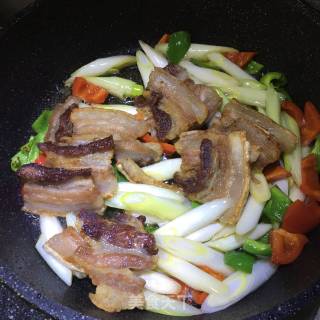 Stir-fried Pork Belly with Beijing Onion recipe