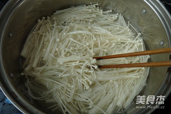 Enoki Mushroom Mixed Okra recipe