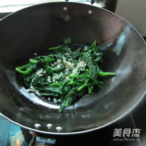 Minced Garlic Rattan Vegetables recipe