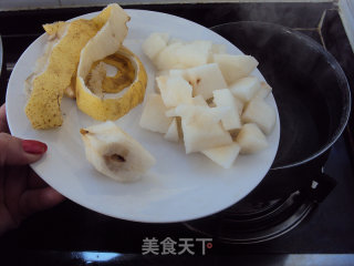 Chrysanthemum Pear Soup recipe