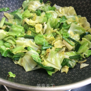 Stir-fried Cabbage with Green Garlic recipe