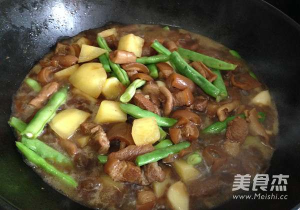 Stewed Pork Belly with Potatoes and Beans recipe