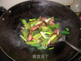 Stir-fried Old Bacon with Lettuce recipe