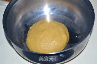 Private Recipes are Open-cantonese-style Lotus Paste Egg Yolk Mooncakes recipe