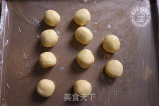 Lotus Paste and Egg Yolk Crisp recipe