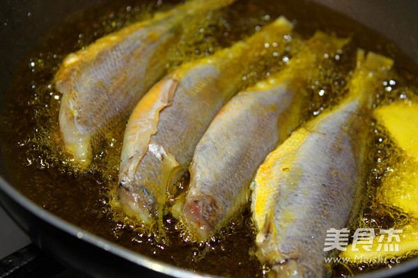 Fragrant Yellow Croaker recipe