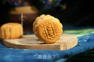 Cantonese Egg Yolk Mooncake recipe