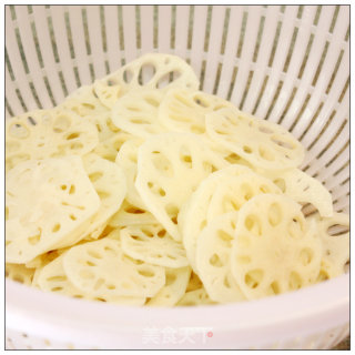 Fresh Vegetables Can Also be Very Appetizing-----soaked Ginger and Lotus Root Slices recipe