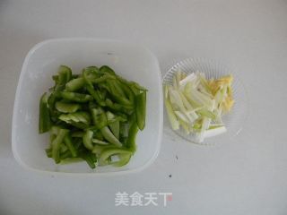 Green Pepper Shredded Pork Egg Soup recipe