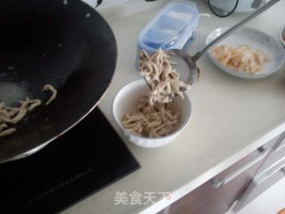 Stir-fried Shredded Pork with Light Carrot recipe