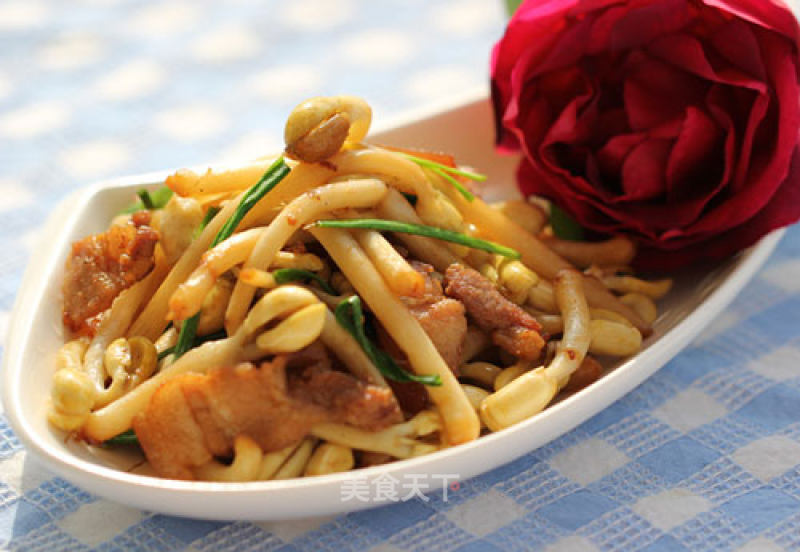 Stir-fried Pork with Peanut Sprouts recipe