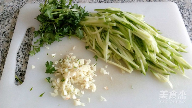 Tossed with Tofu Skin Cucumber Shreds recipe