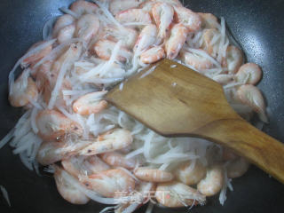 Stir-fried Prawns with Shredded Radish recipe