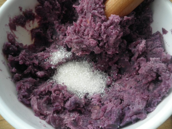 Buns Stuffed with Purple Sweet Potatoes recipe
